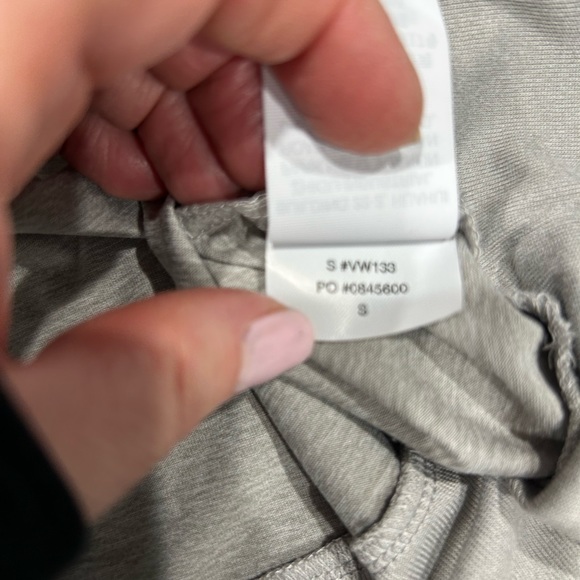 Vuori NWOT Halo Performane Crewneck Sweatshirt - Picture 7 of 8